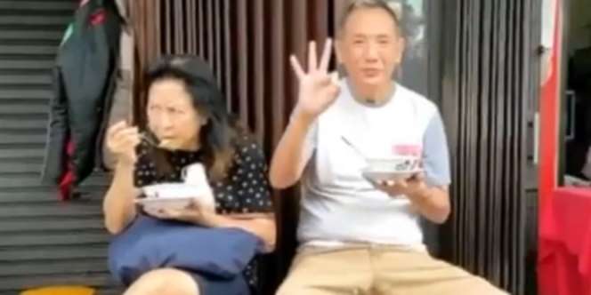 Jauh dari Mewah, Potret Deretan Orang Terkaya RI Asyik Makan di Pinggir Jalan