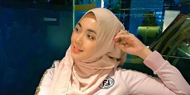 Serba Pink, Gaya Nadia 'Saras 008' yang Kini Berhijab