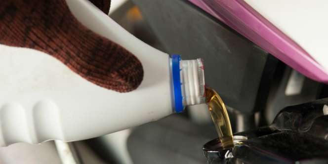 Akibat Fatal Anggap Enteng Oli Motor Tercampur Air