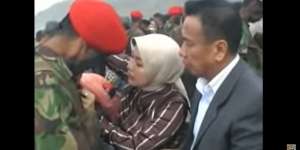 Tangis Haru Pembaretan Kopasus Anak Miing Bagito