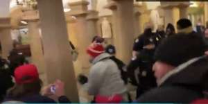 Pendukung Donald Trump Rusuh di Capitol, Satu Tewas