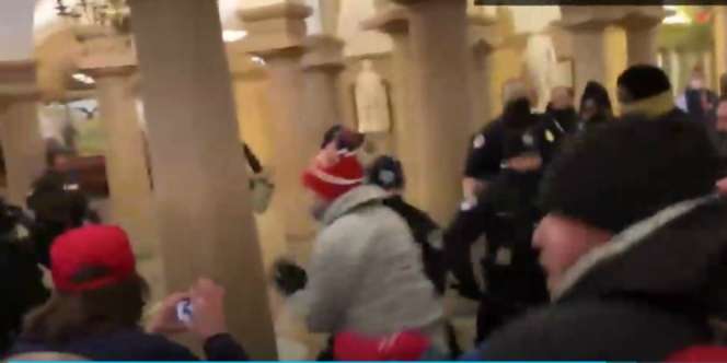 Pendukung Donald Trump Rusuh di Capitol, Satu Tewas