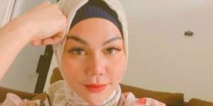 Masya Allah, Baru Usia Setahun Anak Putri Katty Butterfly Sudah Belajar Sholat