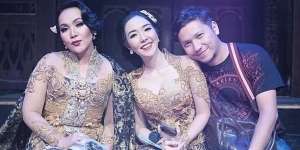 8 Potret Lawas Gisel Jadi Sinden OVJ, Ada Foto Bareng MYD