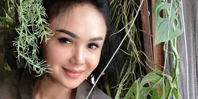 Wajah Barefaced dan Pakai Tanktop, Yuni Shara Bikin Salfok