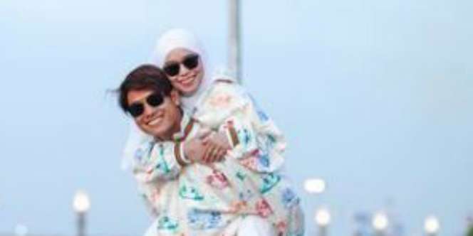 Pamer Kemesraan dengan Rizky Billar, Dengkul Lesty Bikin Salfok