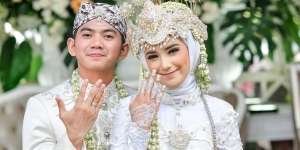 Rizki DA Kepergok Temani Nadya Mustika Periksa Kandungan