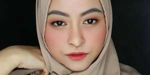 Viral Selebgram Bikin Tutorial Makeup Mirip Istri Sule
