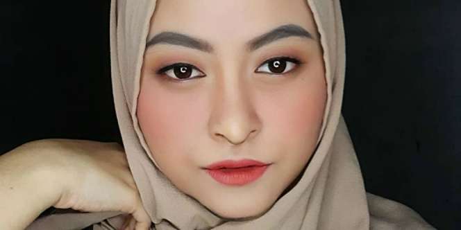 Viral Selebgram Bikin Tutorial Makeup Mirip Istri Sule