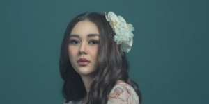 Telinga Diperban, Ada Apa dengan Aura Kasih?
