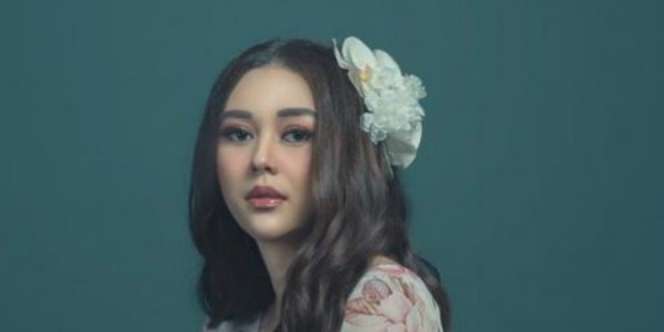 Telinga Diperban, Ada Apa dengan Aura Kasih?