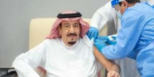 Raja Saudi Salman bin Abdulaziz Disuntik Vaksin Covid-19