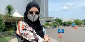 Inspirasi Gaya Outfit Pandemic-look ala Vivi Zubedi