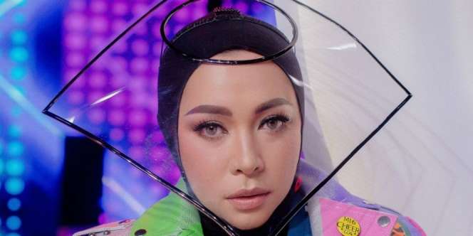 Melly Goeslaw Sudahi Debat dengan dr Tirta Soal Kritik Face Shield