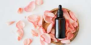 Tak Cuma Mood, Ini Manfaat Essential Oil Buat Perawatan Kulit, Rambut & Tubuh