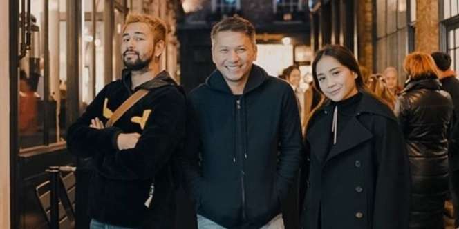 Bertetangga, Para Selebriti Ini Tinggal di Rumah yang Berdekatan