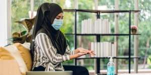 Anies Baswedan Wajibkan Masker Kain Dua Lapis