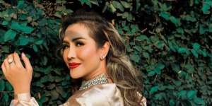 Penyanyi Ratu Meta Berduka, Ayah Meninggal Dua Hari Setelah Sang Ibunda