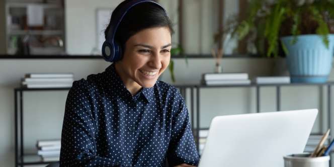 Tip Pakaian yang Cocok Saat Wawancara Online
