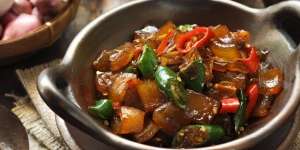 Sedapnya Semur Kikil Kecap Saus Tiram, Bikin di Rumah Yuk!