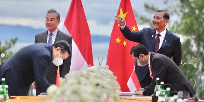 Menko Luhut Pamer Keindahan Danau Toba, Menlu China Kepincut