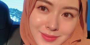 Unggah Video Makeup, Kulit Glowing Ayana Moon Bikin Salfok