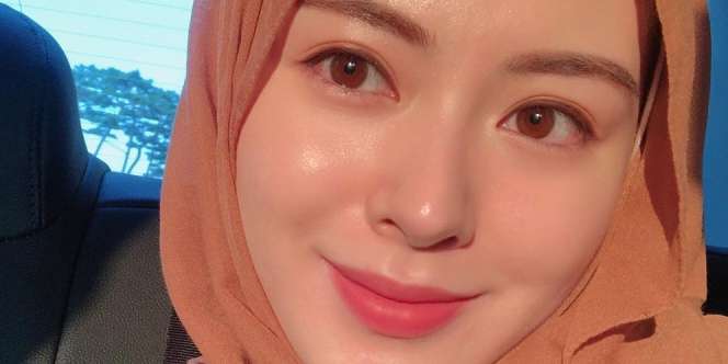 Unggah Video Makeup, Kulit Glowing Ayana Moon Bikin Salfok