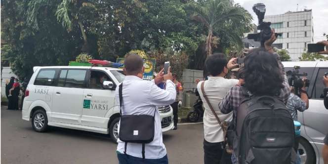 Jenazah Syekh Ali Jaber Disholatkan Keluarga Sebelum Dimakamkan