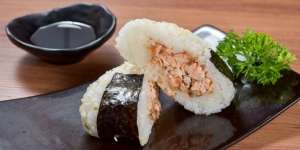 Cara Simpel Bikin Onigiri Tuna Bercita Rasa Legit