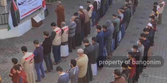 Merinding, Ratusan Warga Palestina Sholat Ghaib Buat Korban Sriwijaya Air