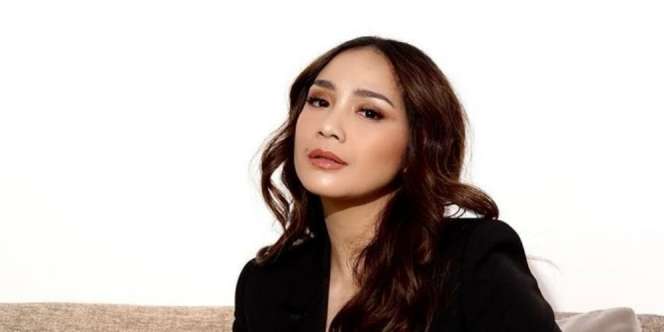 Nagita Slavina Pamer Sofa Canggih Seperti di Pesawat