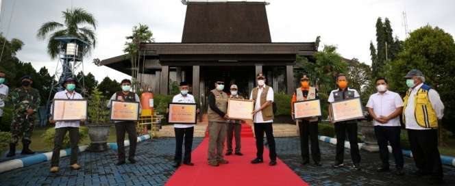 BNPB Serahkan Rp3,5 Miliar untuk Penanganan Banjir Kalsel
