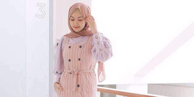 Padu Padan Hijab dan Button Skirt Kekinian ala Selebgram