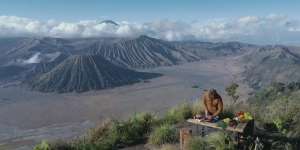 Masak di Dapur Sih Biasa, Pernah Bayangin Eksplorasi Kuliner di Alam Bebas?