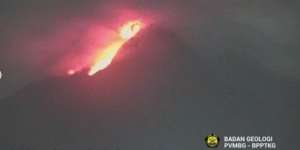 Awan Panas Gunung Merapi Menyembur Sejauh 1.800 Meter