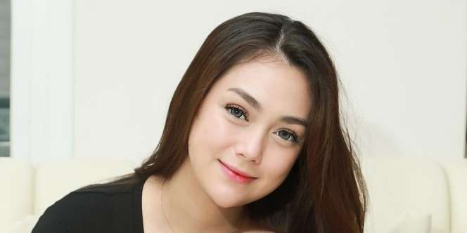 Jadi Mamah Muda, 5 Gaya Kece Celine Evangelista bak ABG
