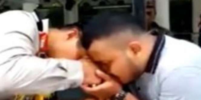 Kisah Jenderal Umar Septono, Rendah Hati Cium Tangan Pemuda Pelantun Alquran