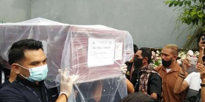 Pilu! Tangis Keluarga Pecah Sambut Jenazah Pramugari Sriwijaya Air