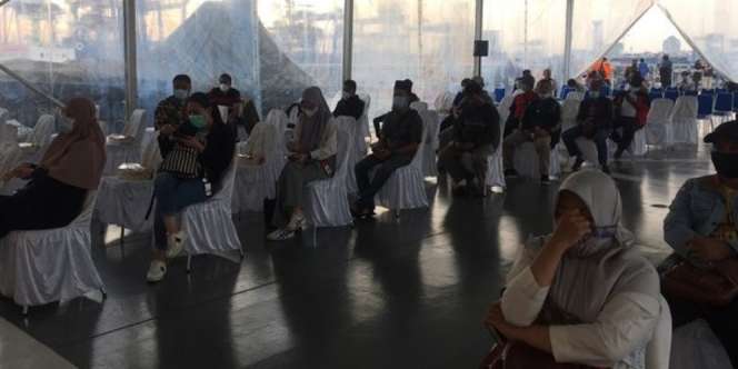 Keluarga Korban Sriwijaya Air SJ-182 Gelar Upacara Tabur Bunga