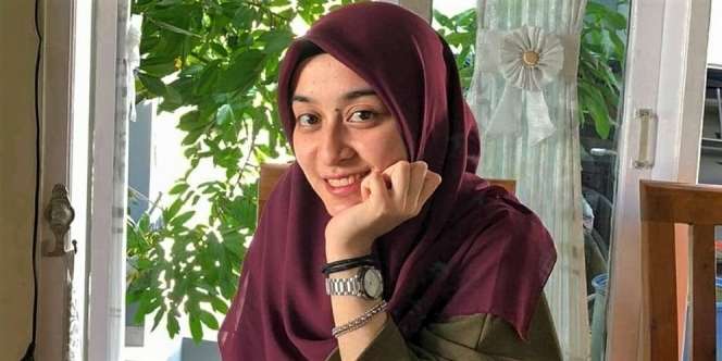 Pesona Cantik Maya Nabila, Mahasiswi S3 Termuda ITB yang Baru Berusia 21 Tahun