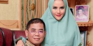 Di Depan Jenazah Mantan Suami, Nita Thalia Bisikkan Permohonan Maaf