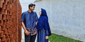 Kompak Gaya Arya Saloka dan Putri Anne Pakai Baju Couple