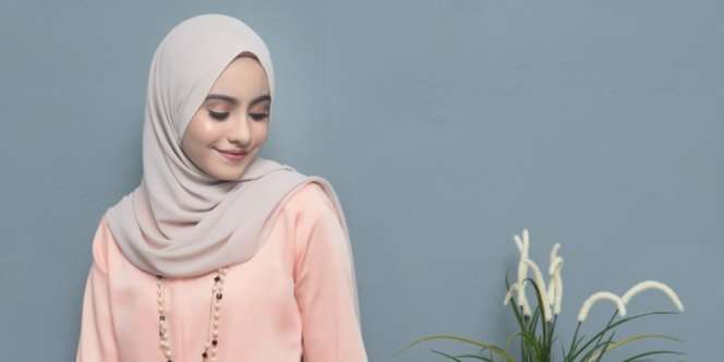 Trik Tampil Menawan Pakai 'Bodycon Dress'