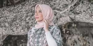 Hamil Besar, Gaya Modis Zaskia Sungkar dengan Hijab Outfit Elegan