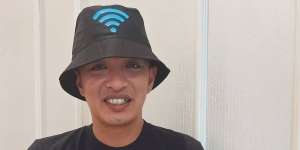 Tukang Ojek Pengkolan Disalip Ikatan Cinta, Reaksi Eza Yayang Bikin Haru