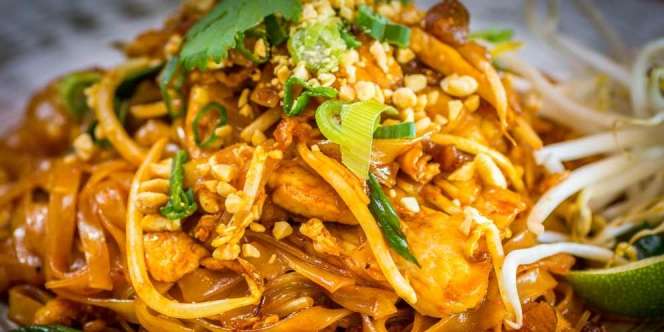 Pad Thai Hangat ala Thailand Cocok untuk Hidangan di Musim Hujan