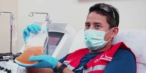 Menparekraf Lakukan Donor Plasma Konvalesen untuk Pasien Covid-19