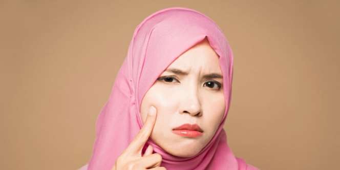 4 Penyebab Wajah Terasa Lengket Setelah Memakai Skincare