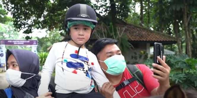 Rafathar Penasaran dengan Kuda Besar, Mama Gigi Siap Belikan