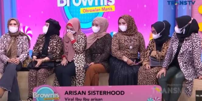 Segini Iuran Geng Arisan Emak-emak Sosialita Berbaju Macan yang Lagi Viral